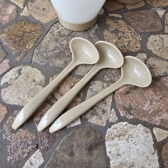 Vintage Tupperware Condiment Caddy with Serving Spoons and Seals Lids 757-3 - Picture 5 of 9
